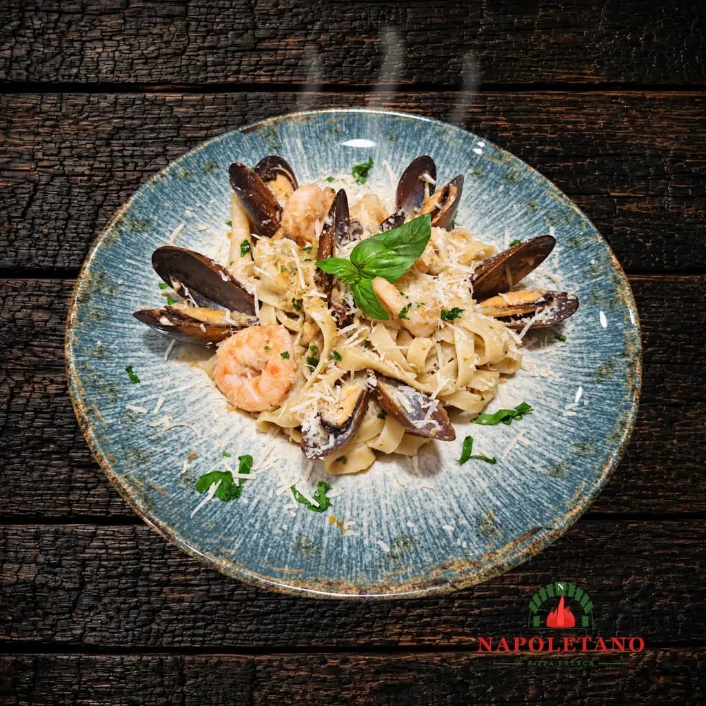 Spaghetti Frutti di Mare — preparat la Napoletano Pizzeria Napoletana București