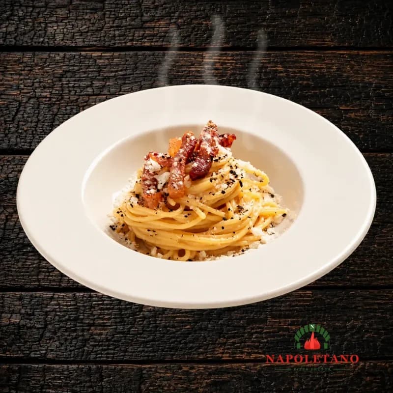 Spaghetti Carbonara — preparat la Napoletano Pizzeria Napoletana București